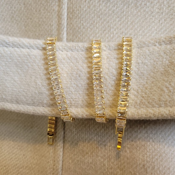 Elegant Necklace - Picture 1 of 4